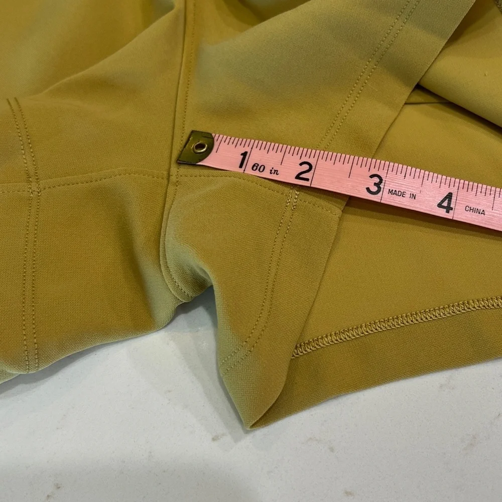 Lululemon On The Fly Woven 2.5” Shorts Vintage Gold Size 12